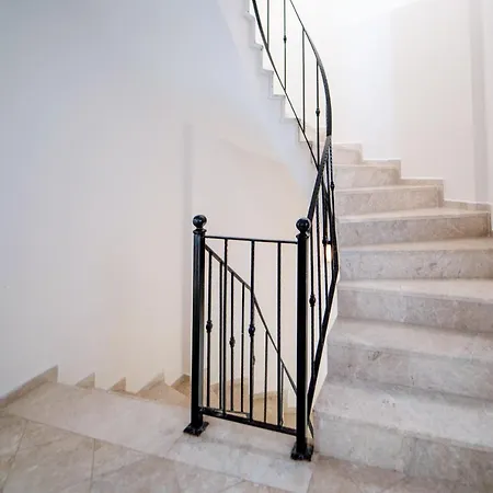 Seaside Residence, Hancer, Denize Sifir 4 Yatak Odali, 8 Kisilik ,ortak Havuzlu Villa, *