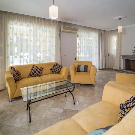 Villa Seaside Residence, Hancer, Denize Sifir 4 Yatak Odali, 8 Kisilik ,ortak Havuzlu Villa, *