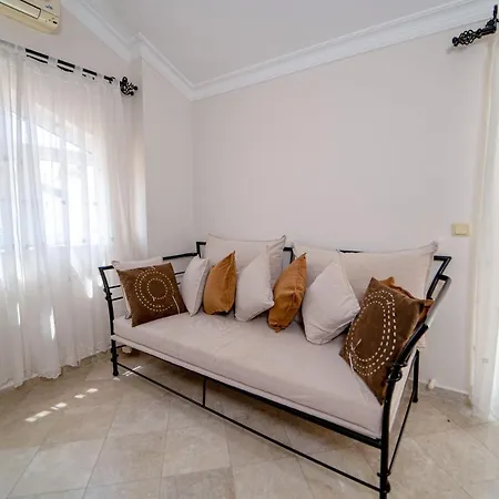 Seaside Residence, Hancer, Denize Sifir 4 Yatak Odali, 8 Kisilik ,ortak Havuzlu Villa, Villa *