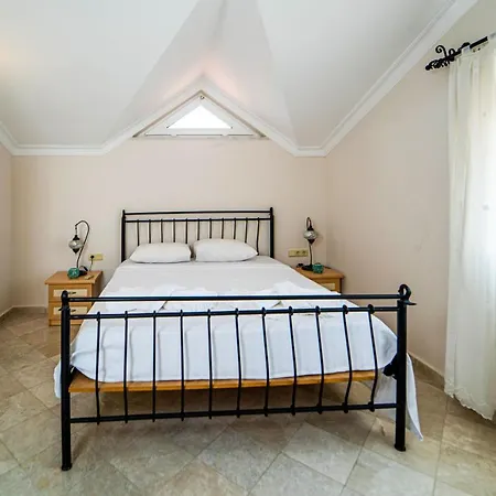 Villa Seaside Residence, Hancer, Denize Sifir 4 Yatak Odali, 8 Kisilik ,ortak Havuzlu Villa, *