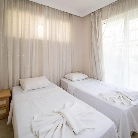 Seaside Residence, Hancer, Denize Sifir 4 Yatak Odali, 8 Kisilik ,ortak Havuzlu Villa, * Fethiye