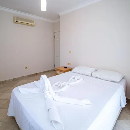 Seaside Residence, Hancer, Denize Sifir 4 Yatak Odali, 8 Kisilik ,ortak Havuzlu Villa, Fethiye