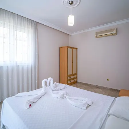Seaside Residence, Hancer, Denize Sifir 4 Yatak Odali, 8 Kisilik ,ortak Havuzlu Villa,