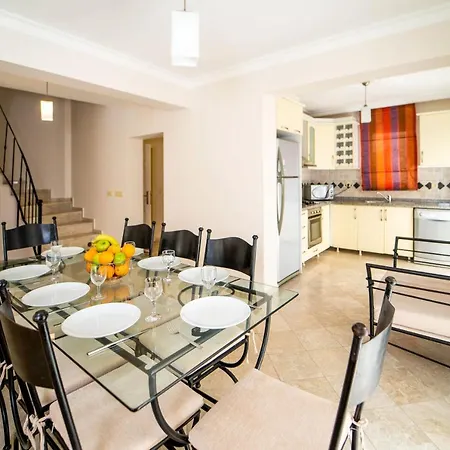 Seaside Residence, Hancer, Denize Sifir 4 Yatak Odali, 8 Kisilik ,ortak Havuzlu Villa, Villa