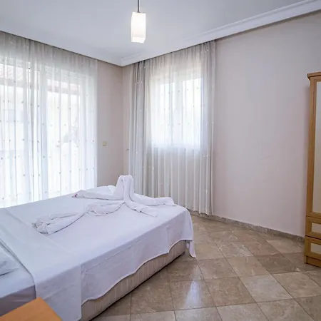 Villa Seaside Residence, Hancer, Denize Sifir 4 Yatak Odali, 8 Kisilik ,ortak Havuzlu Villa,